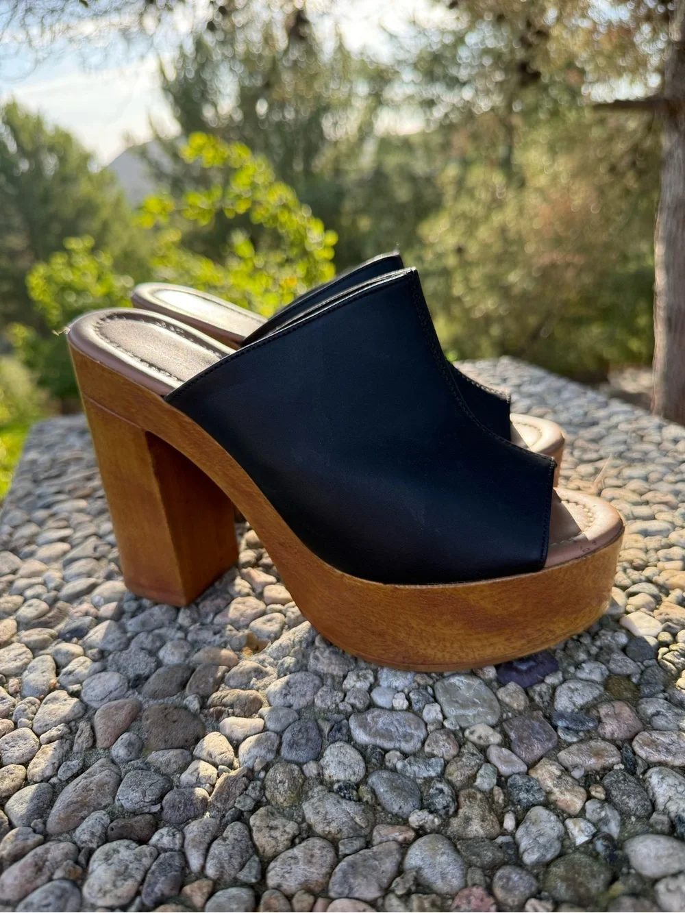 N/A stylish black